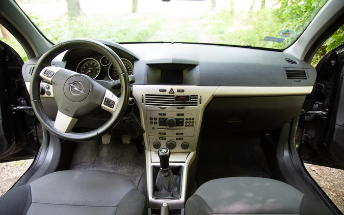 Opel Astra cena 18000 przebieg: 169900, rok produkcji 2008 z Orzesze małe 379
